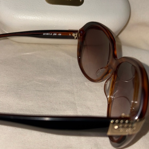 COPY - Chloe Brown Oversized Sunglasses with Tortoiseshell Pattern main image 11